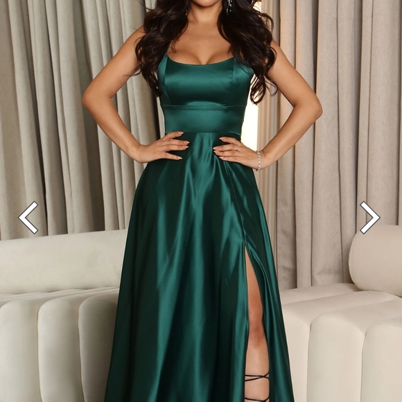 Fashion Nova Dresses & Skirts - Elegant Green Evening Gown